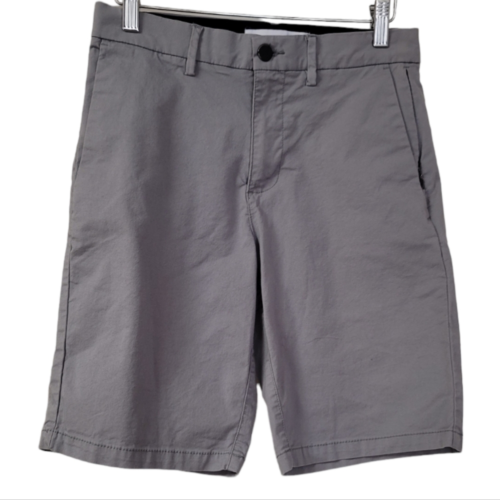 Old Navy Men's Ultimate Tech Slim Built in Light Grey Flex Shorts, Size 28